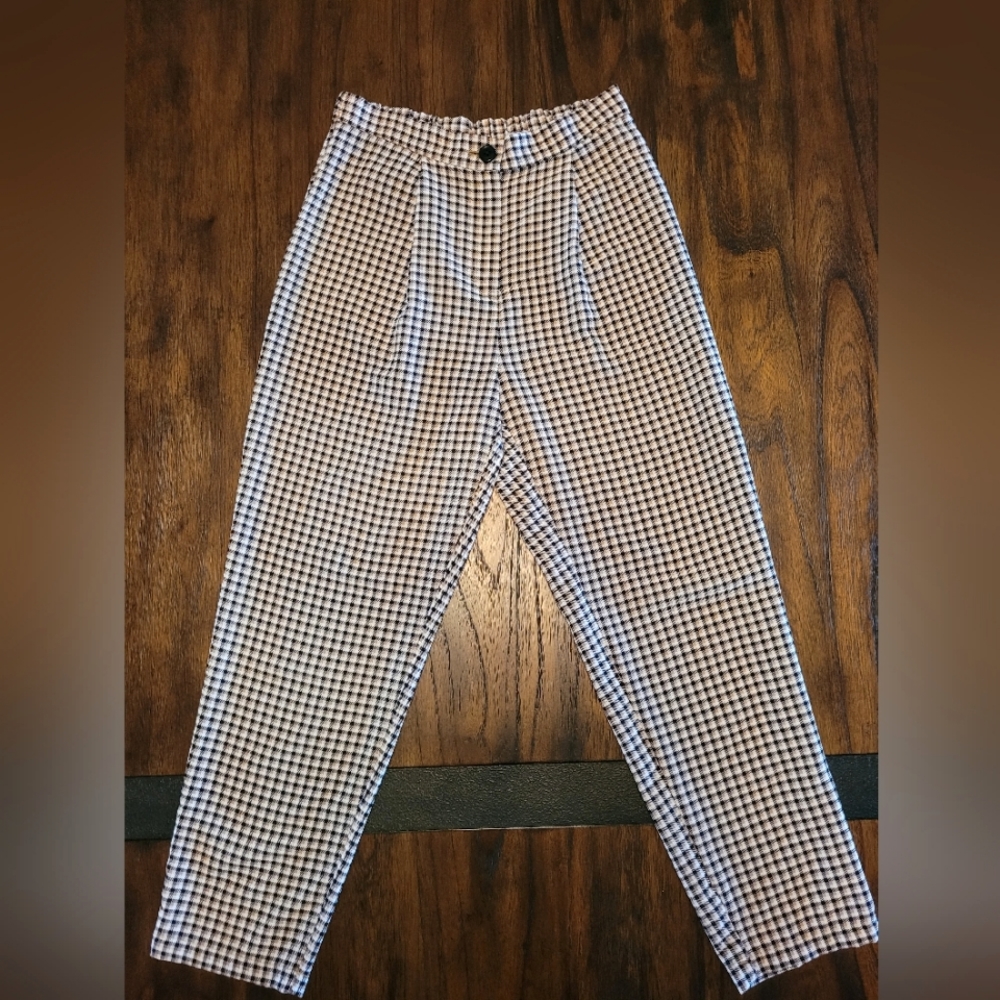 H&M Divided Black, White, and Yellow Trousers Size US 2